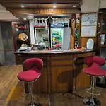 делфини Bed & Breakfast