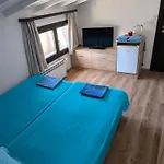 делфини Warna